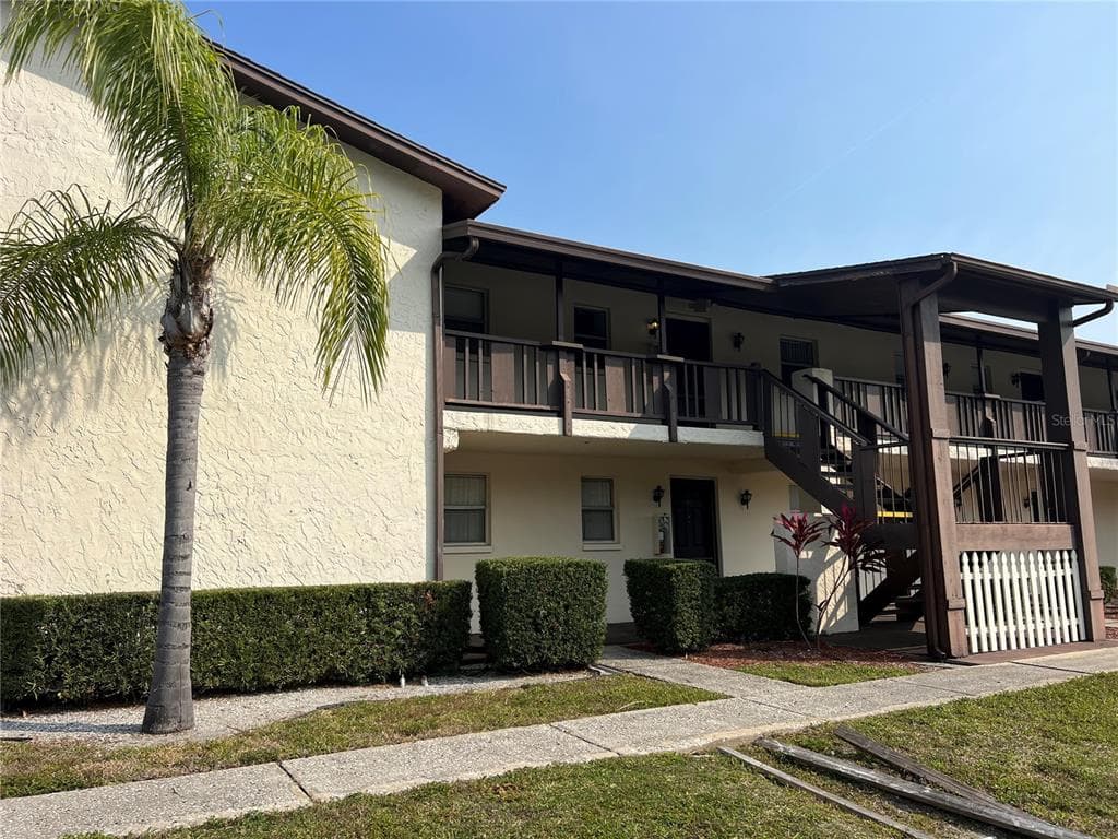 5521 BAY BOULEVARD UNIT 202 PORT RICHEY, FL 34668