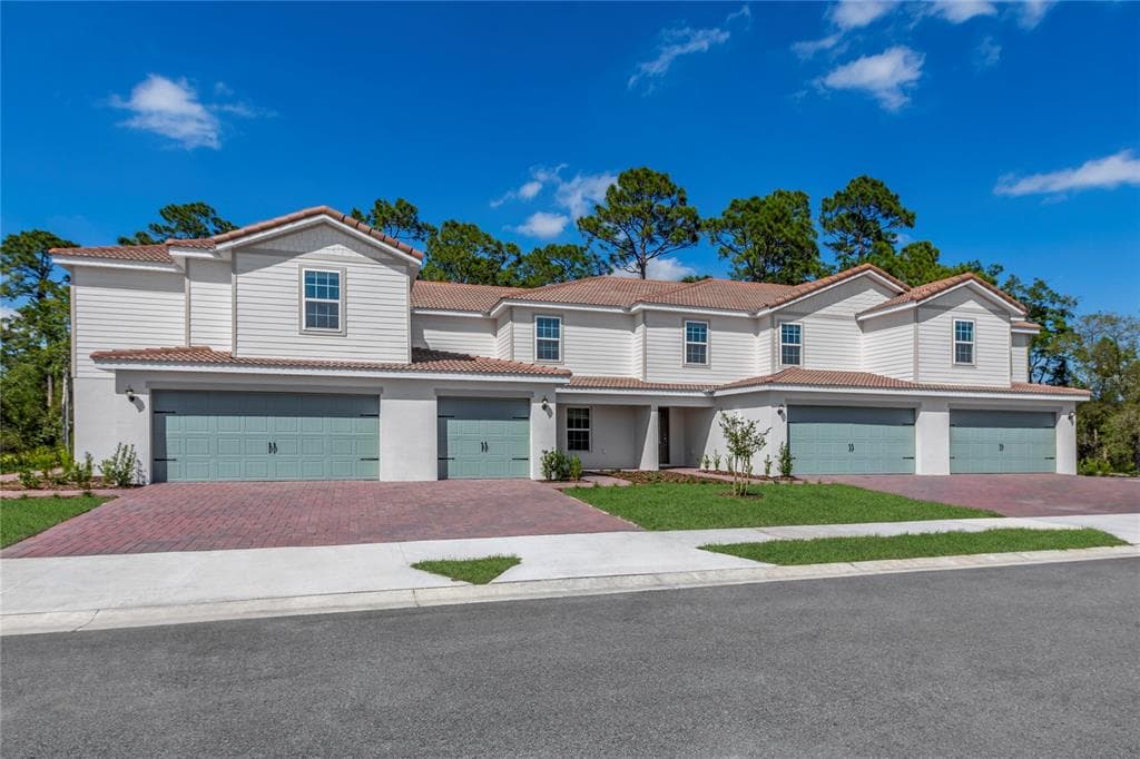695 BAY LEAF DRIVE POINCIANA, FL 34759