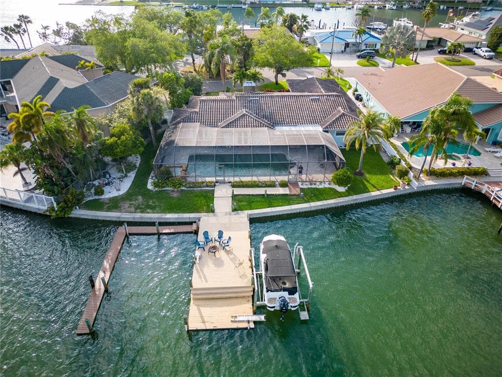 13 LEEWARD ISLAND