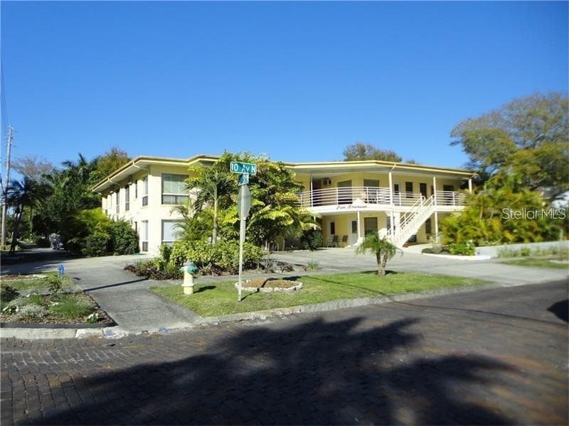 145 10TH AVENUE N UNIT 8 ST PETERSBURG, FL 33701