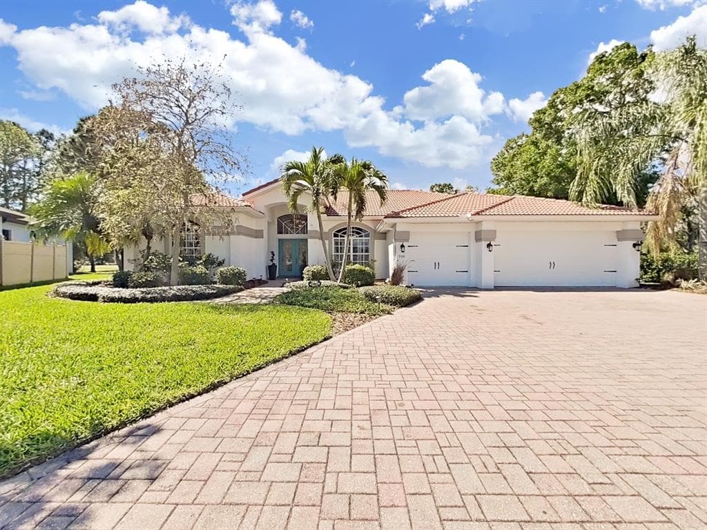 904 VISTA VERDE LANE