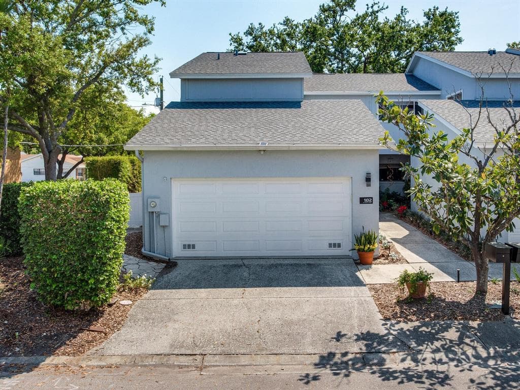 102 W TARGA COURT TAMPA, FL 33606