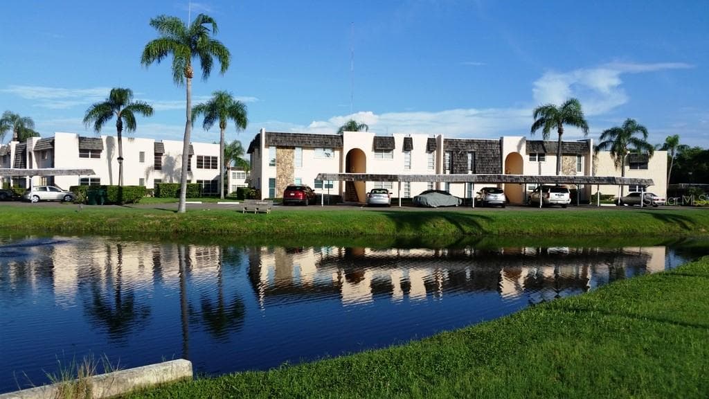 102 FERNWOOD CIRCLE UNIT 102 SEMINOLE, FL 33777