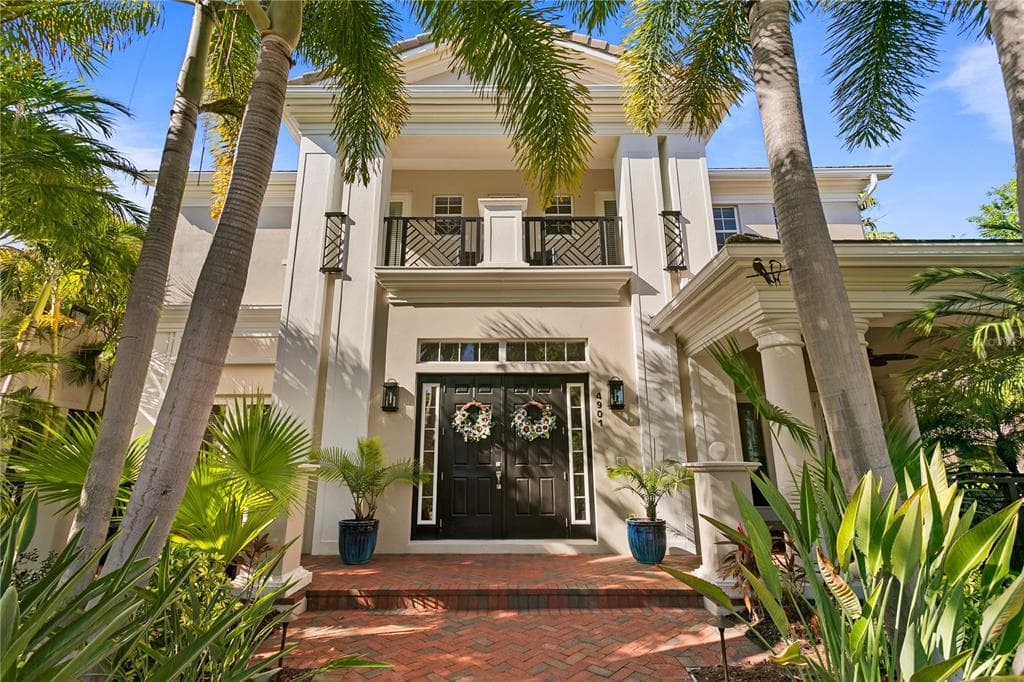 4901 YACHT CLUB DRIVE