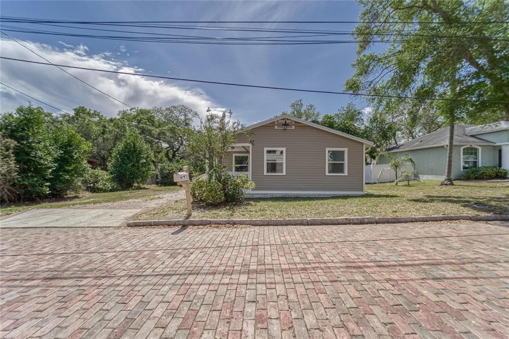 211 3RD AVENUE SW