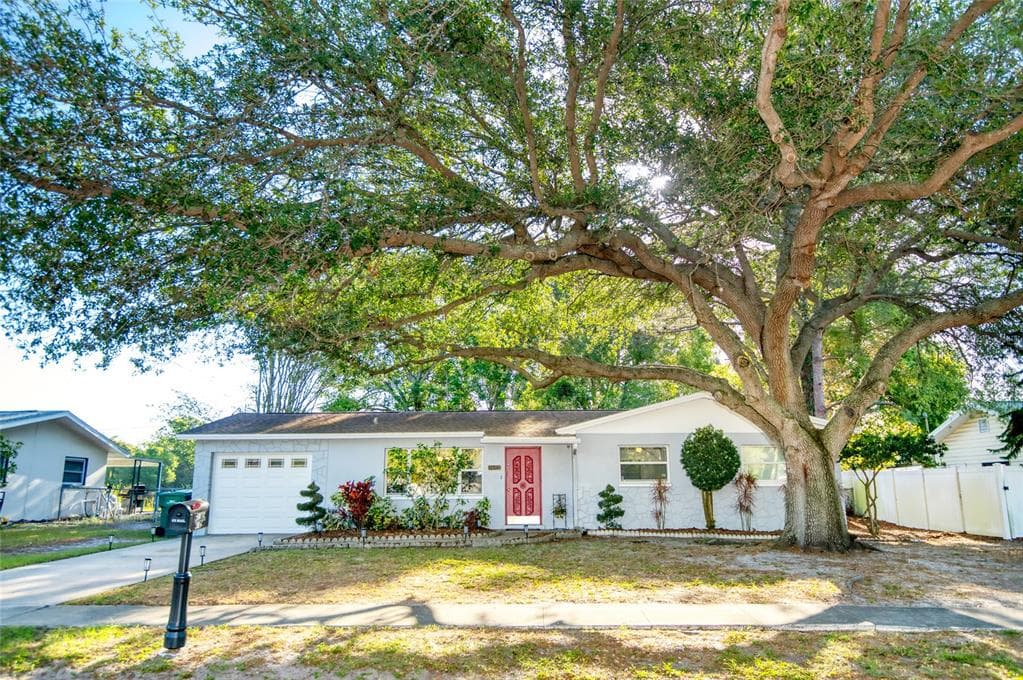 1413 CALAMONDIN LANE W