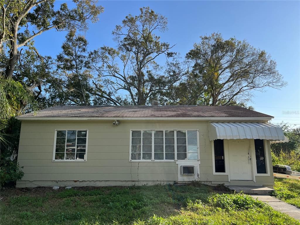 2762 GROVE PARK AVENUE ST PETERSBURG, FL 33714