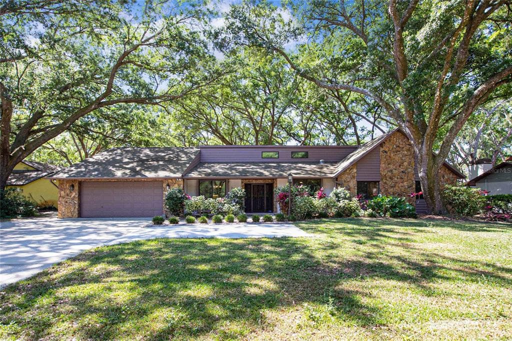 2113 CURRY ROAD LUTZ, FL 33549