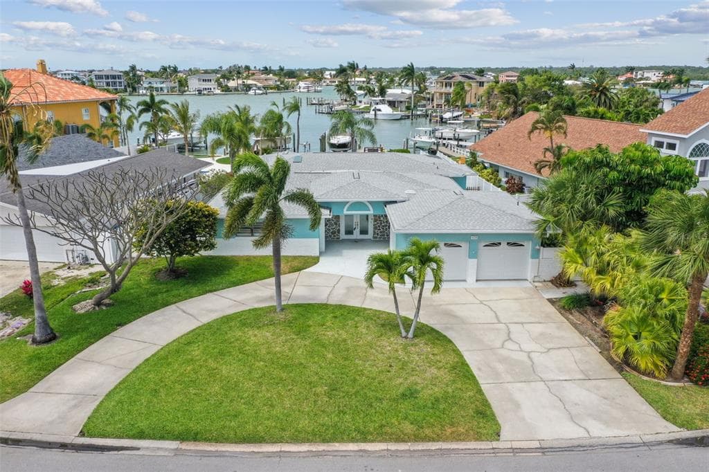 428 BATH CLUB BOULEVARD N NORTH REDINGTON BEACH, FL 33708