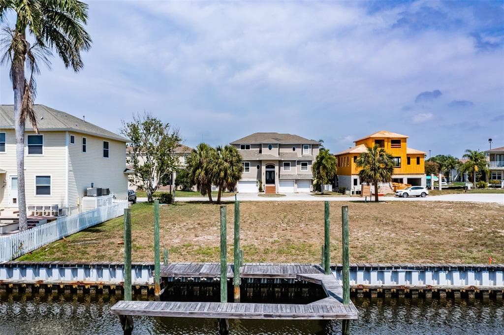 220 MANATEE TARPON SPRINGS, FL 34689