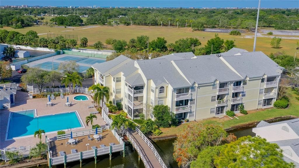 6908 STONES THROW CIRCLE N UNIT 10206 ST PETERSBURG, FL 33710