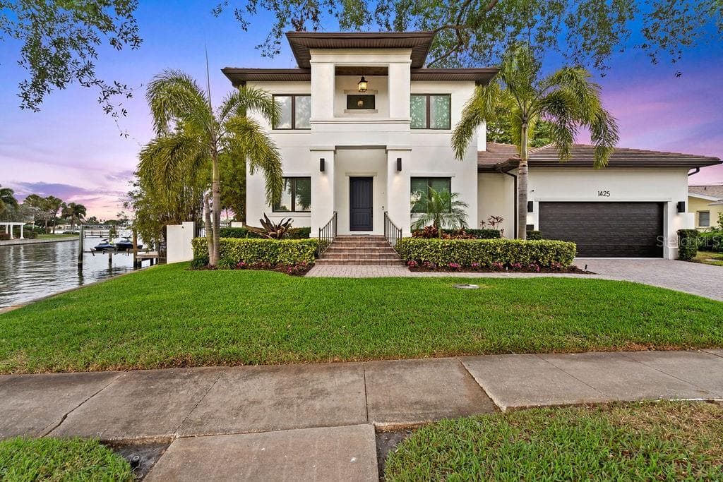 1425 EDEN ISLE BOULEVARD NE ST PETERSBURG, FL 33704