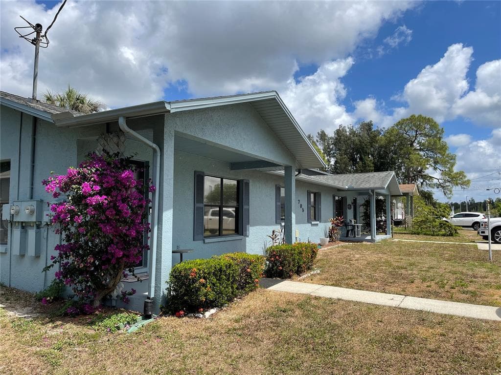 705 9TH AVENUE SW RUSKIN, FL 33570