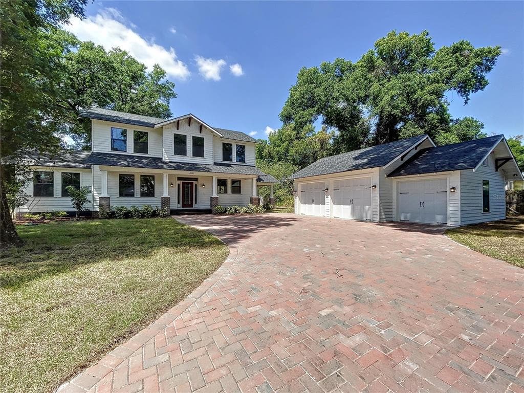 2820 N CENTRAL COURT