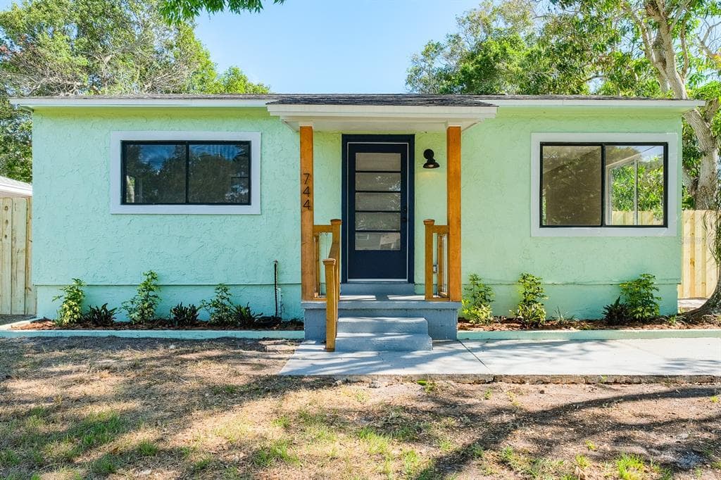 744 45TH AVENUE S ST PETERSBURG, FL 33705