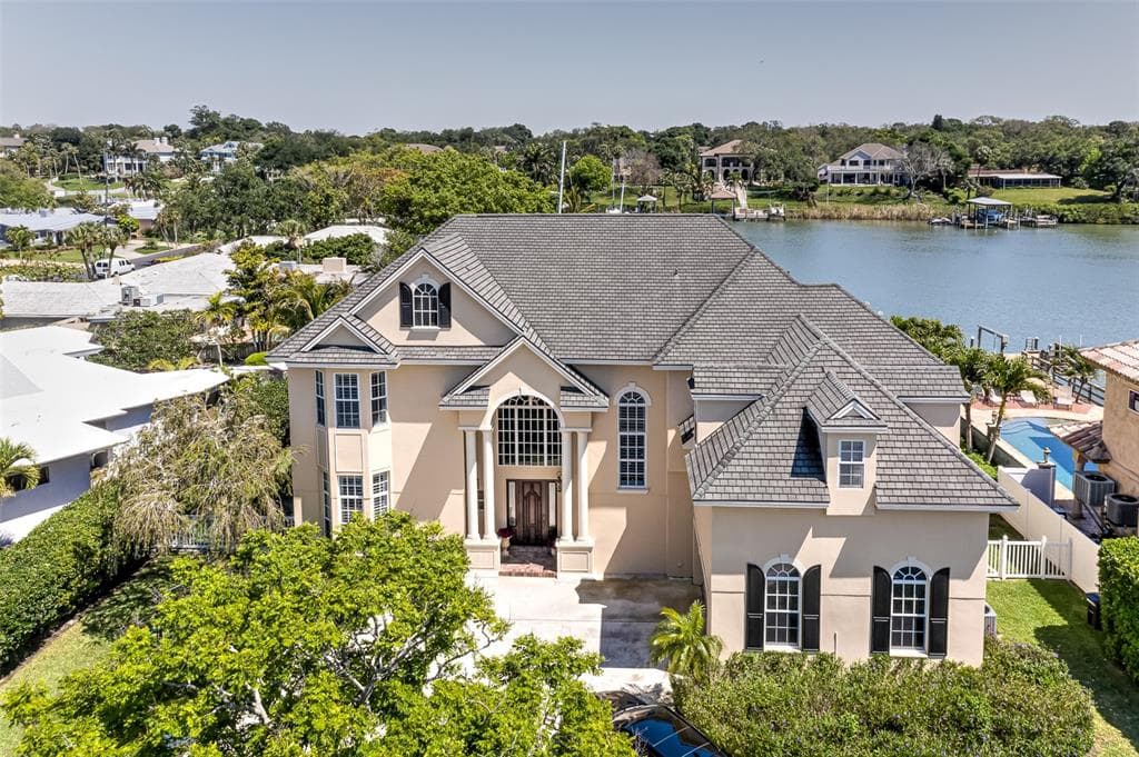 203 POINCIANA LANE LARGO, FL 33770