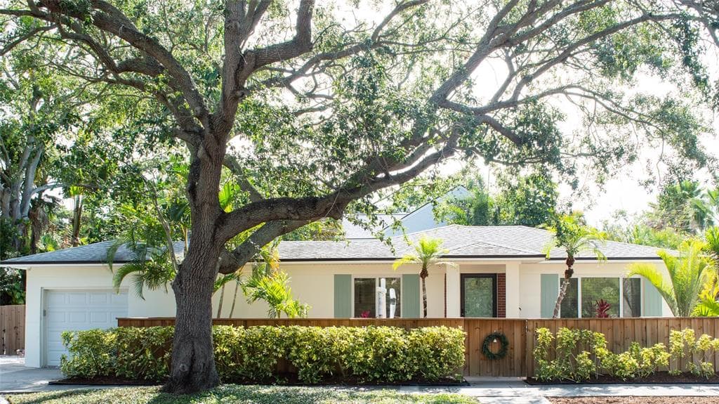 105 22ND AVENUE NE ST PETERSBURG, FL 33704