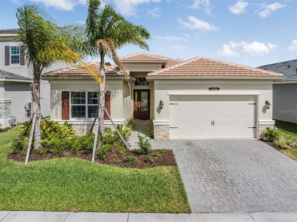 32694 TREE OF LIFE AVENUE WESLEY CHAPEL, FL 33543