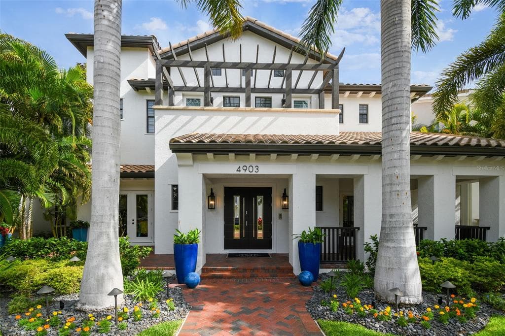 4903 YACHT CLUB DRIVE TAMPA, FL 33616