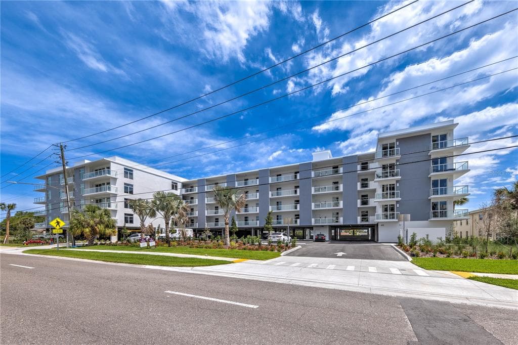 415 ISLAND WAY UNIT 205 CLEARWATER, FL 33767