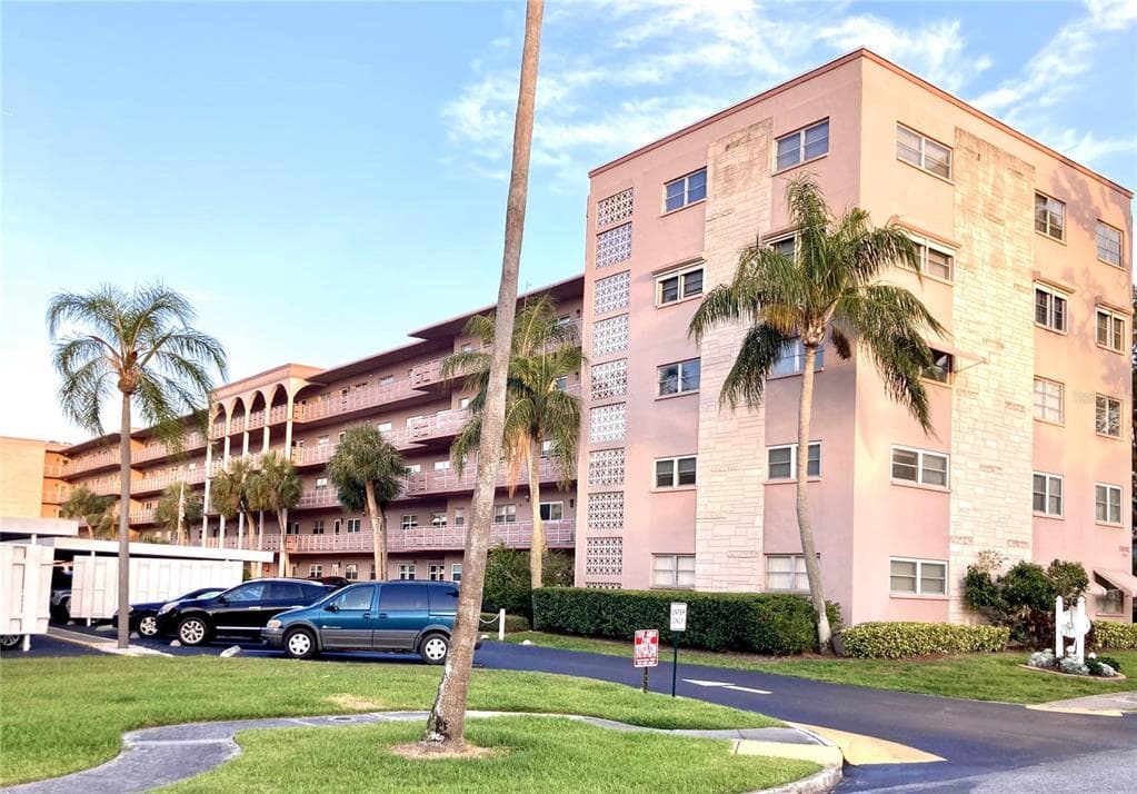 5521 80TH STREET N UNIT 504 ST PETERSBURG, FL 33709