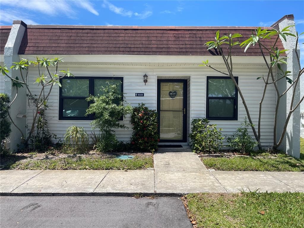 9144 OAKWOOD LANE UNIT F SEMINOLE, FL 33776