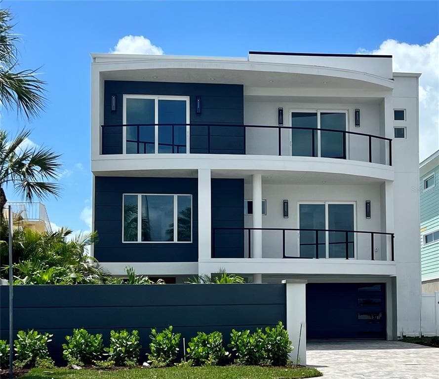 32 GULF BOULEVARD INDIAN ROCKS BEACH, FL 33785