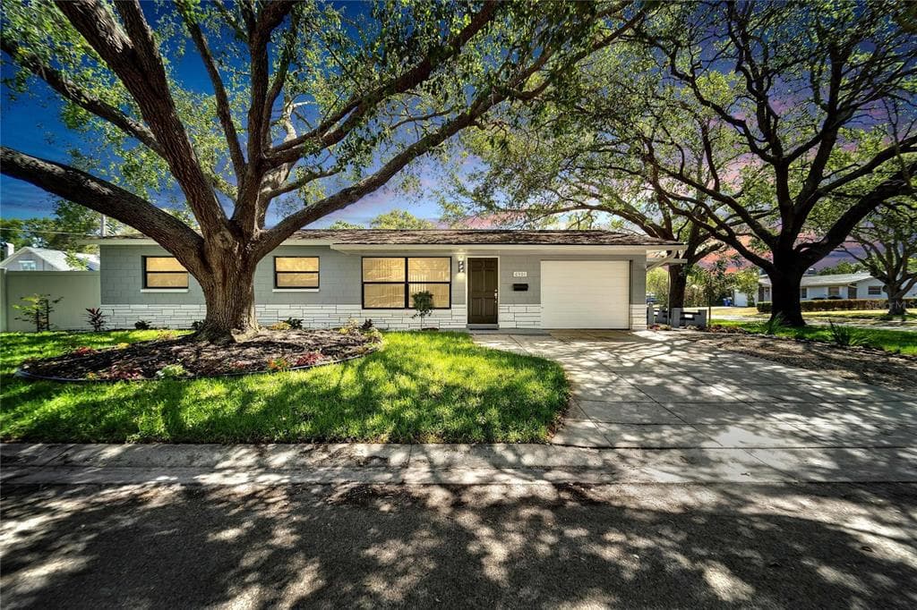 6501 LIVINGSTON AVENUE N ST PETERSBURG, FL 33702
