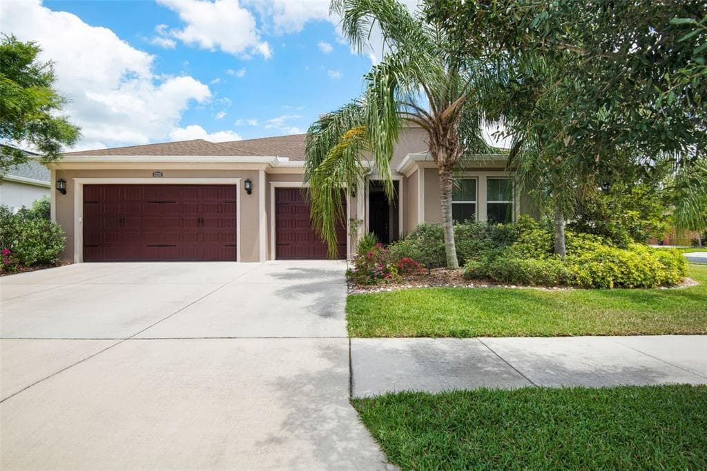 32292 FIREMOSS LANE WESLEY CHAPEL, FL 33543