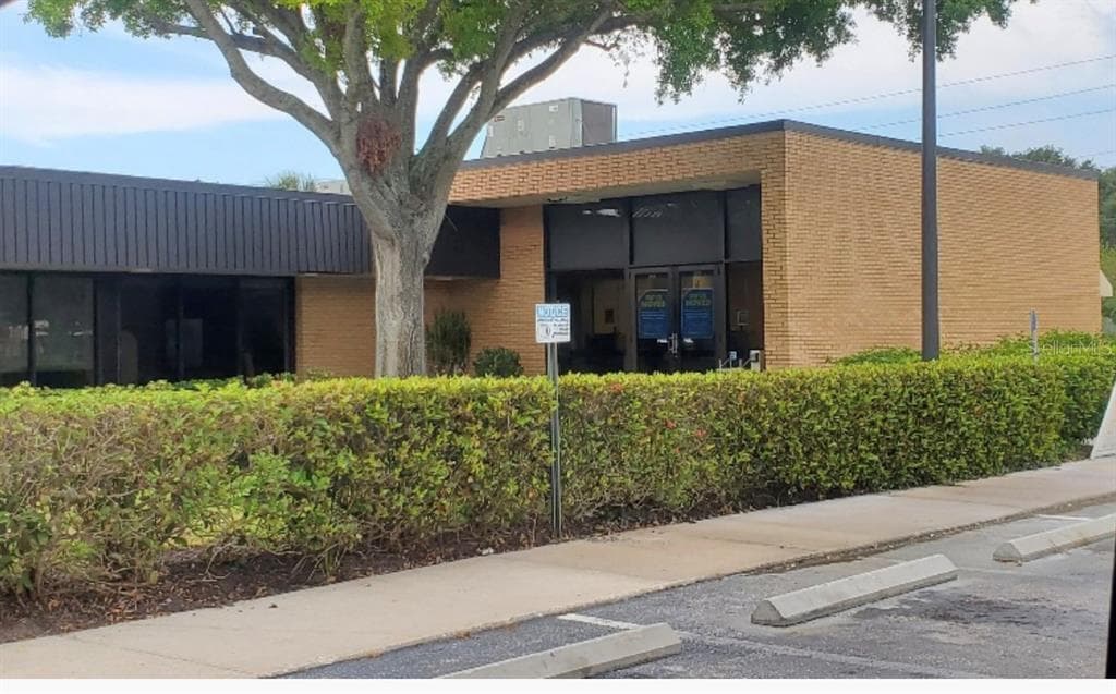 2615 57TH AVENUE W BRADENTON, FL 34207