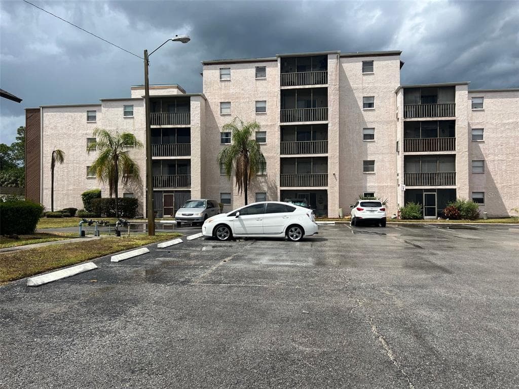 5541 BAY BOULEVARD UNIT 202 PORT RICHEY, FL 34668