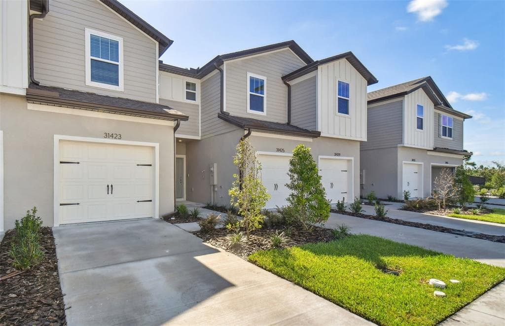 31423 AMBERVIEW BEND WESLEY CHAPEL, FL 33545