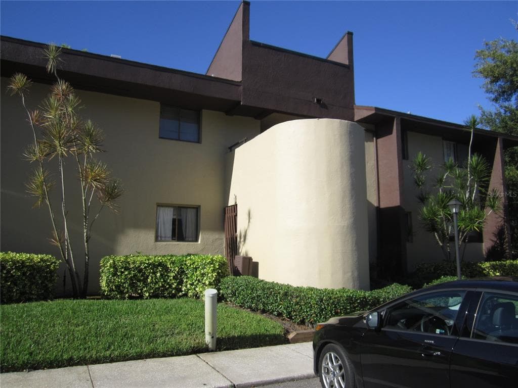 895 N VILLAGE DRIVE N UNIT 202 ST PETERSBURG, FL 33716