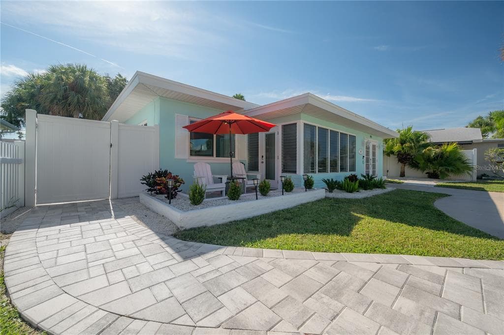 875 BRUCE AVENUE CLEARWATER, FL 33767
