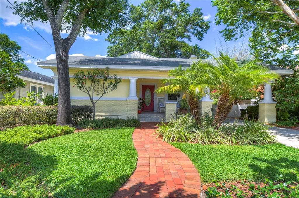 109 W LAMBRIGHT STREET TAMPA, FL 33604