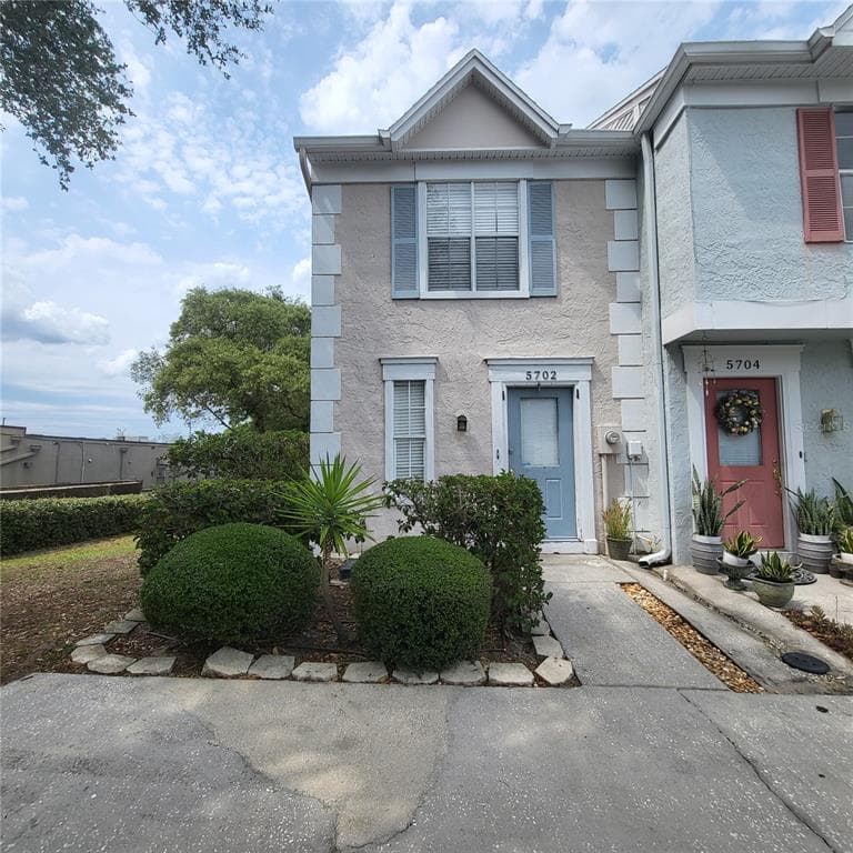 5702 BRATTON DRIVE UNIT 5702 TEMPLE TERRACE, FL 33617