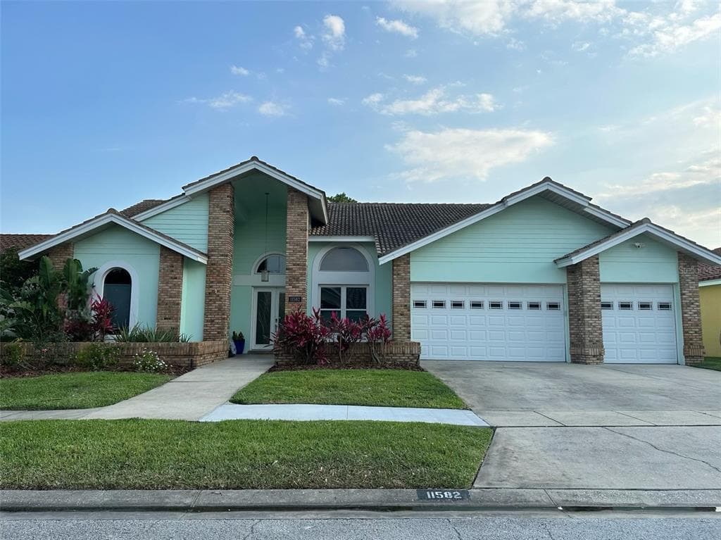 11582 SHELLY CIRCLE