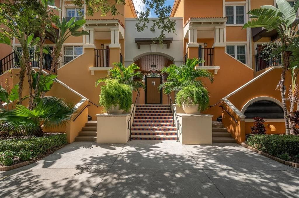 200 4TH AVENUE S UNIT 202 ST PETERSBURG, FL 33701