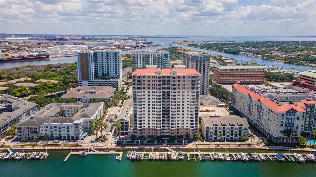 371 CHANNELSIDE WALK WAY UNIT 804 TAMPA, FL 33602