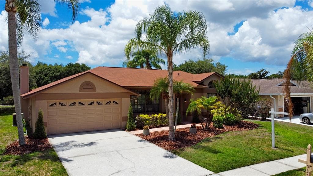 532 WATERFORD CIRCLE W TARPON SPRINGS, FL 34688