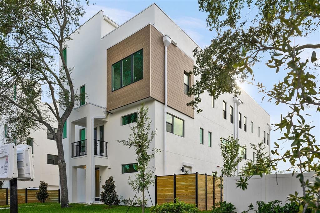 296 15TH STREET N ST PETERSBURG, FL 33705
