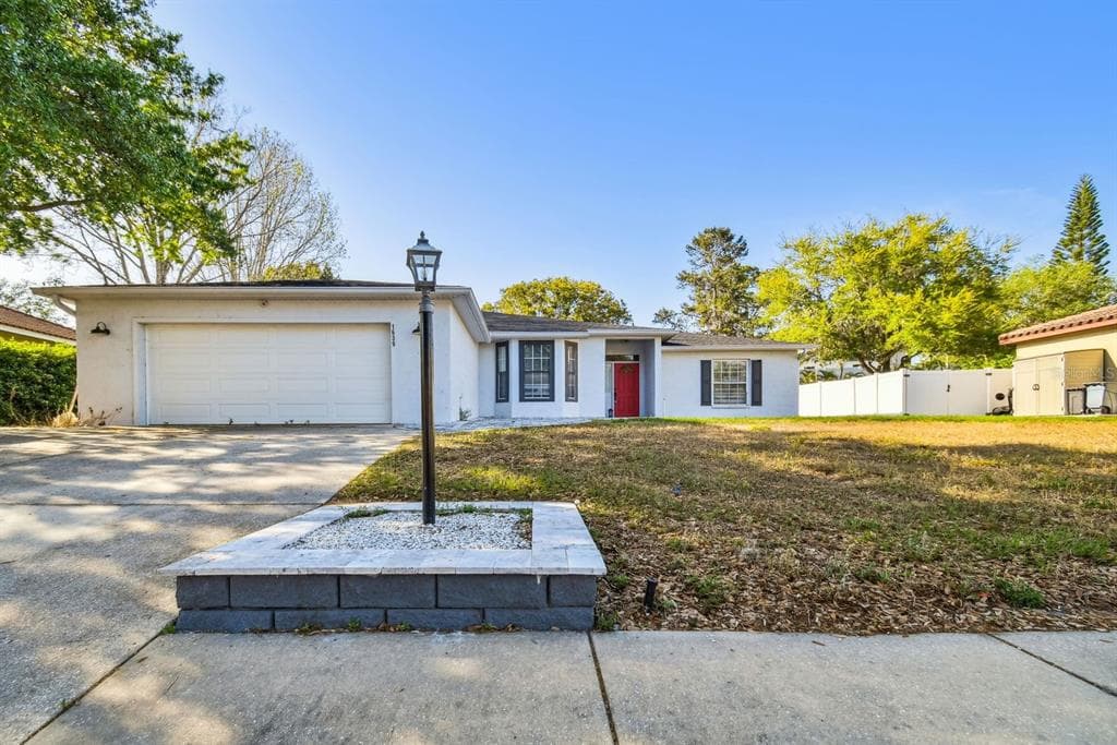 1639 LAKESIDE DRIVE TARPON SPRINGS, FL 34688