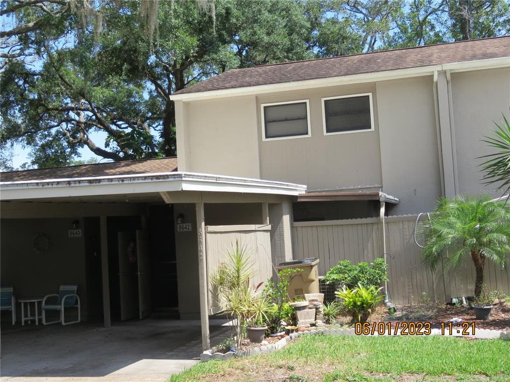 8642 LAKE ISLE DRIVE TEMPLE TERRACE, FL 33637