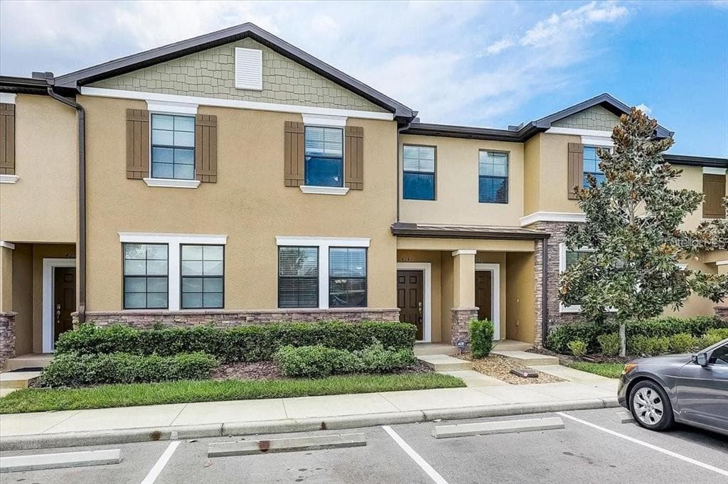 4240 FENNWOOD COURT