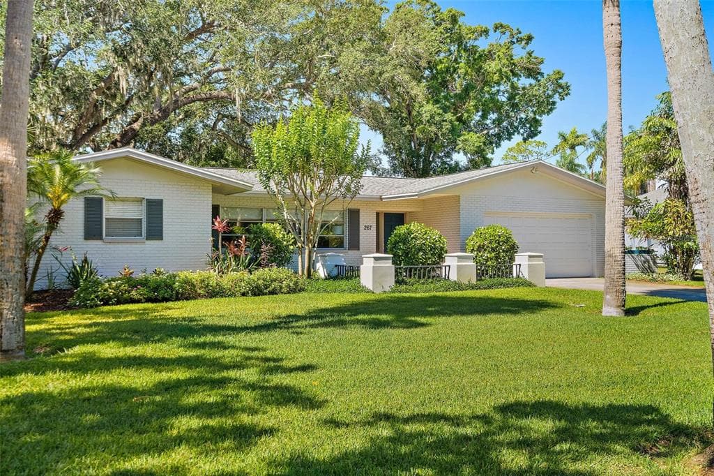 267 RAFAEL BOULEVARD NE ST PETERSBURG, FL 33704