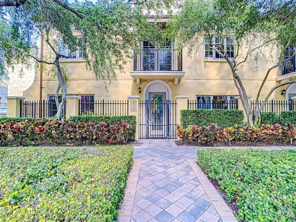 300 BEACH DRIVE NE UNIT 311 ST PETERSBURG, FL 33701