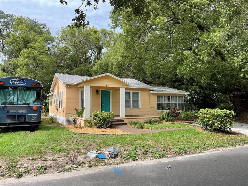 1517 E ELLICOTT STREET TAMPA, FL 33610