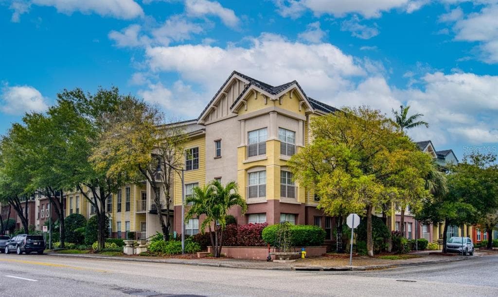 2402 W AZEELE STREET UNIT 438 TAMPA, FL 33609