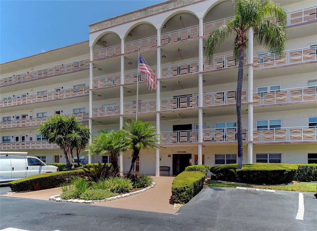 5603 80TH STREET N UNIT 111 ST PETERSBURG, FL 33709