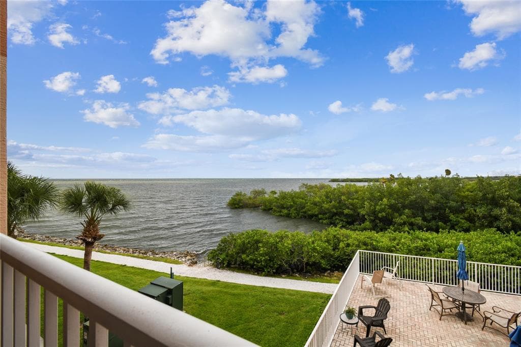 5000 CULBREATH KEY WAY UNIT 9214 TAMPA, FL 33611